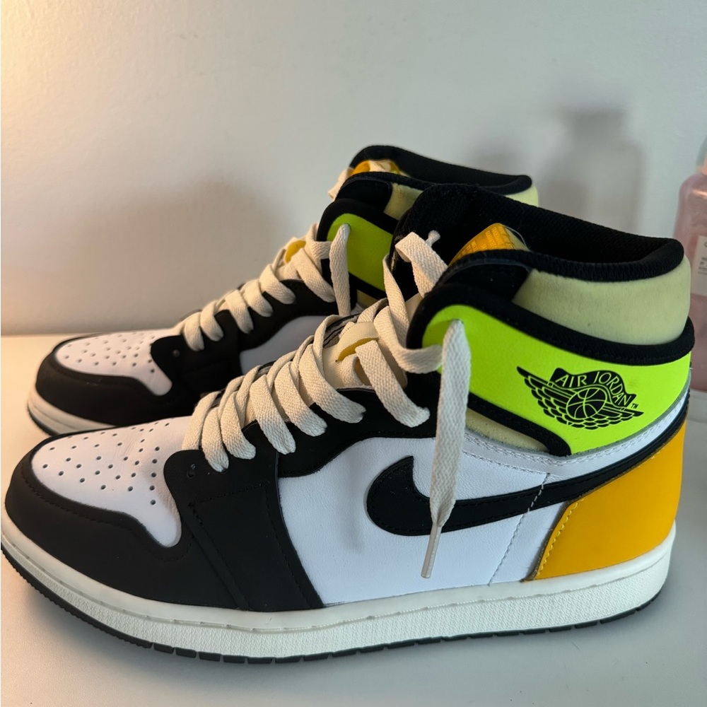 Jordan 1 Retro High. White black volt university gold. Size 9.5 men’s.